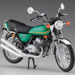 Plastikový model motorky Kawasaki KH250 v měřítku 1:12.