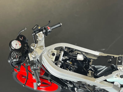 Model motorky 1:12 Yamaha TZR250 1KT
