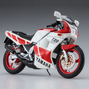 Plastikový model motorky Yamaha TZR250 v měřítku 1:12.