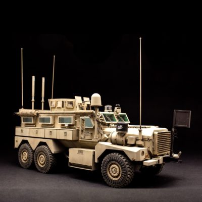 Plastikový model vojenského vozidla Cougar 6x6 [1:35].