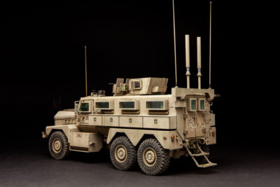 Model vojenskeho vozidla U.S. Cougar 6x6 MRAP Vehicle