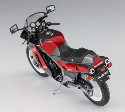 Plastikový model motorky 1:12. Suzuki RG400Г