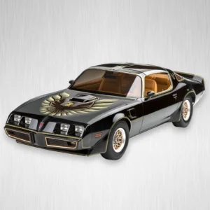 Plastikový model auta Pontiac Firebird v měřítku 1:8.