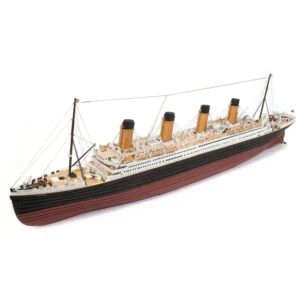 Dřevěný model lodi Titanic v měřítku 1:300