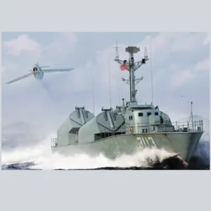 Plastikový model raketového člunu typu 021 v měřítku 1:72.