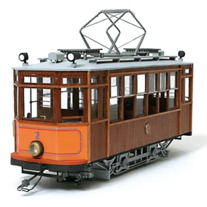 Dřevěný model tramvaje Sóller v měřítku 1:24.