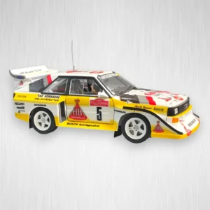 Plastikový model auta Audi Quattro v měřítku 1:24.